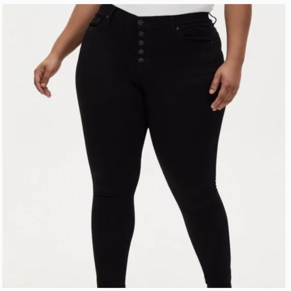 Torrid super soft high rise button fly bombshell skinny jeans18 Short